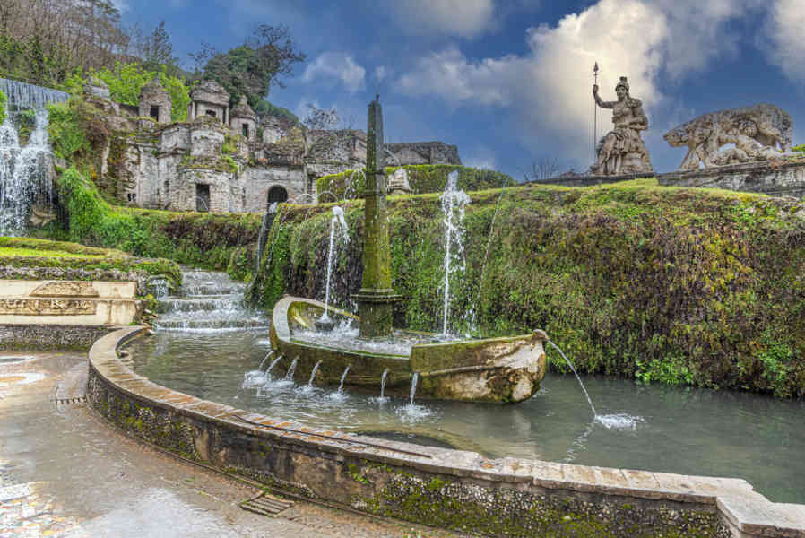 Italia - Tivoli 66 - Villa del Este - fontana di Rometta.jpg